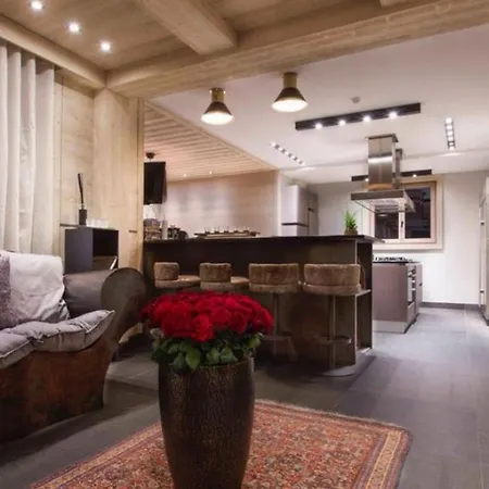8bdr Elegant And Modern Chalet With Pool Vila