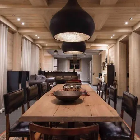 8bdr Elegant And Modern Chalet With Pool