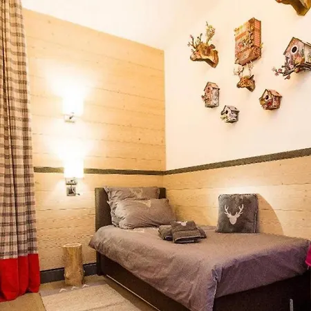 8bdr Elegant And Modern Chalet With Pool וילה